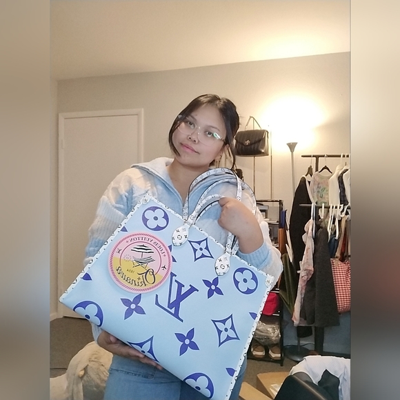 Rarechick Liquidation Show Part 1 - Picture 3 of 10